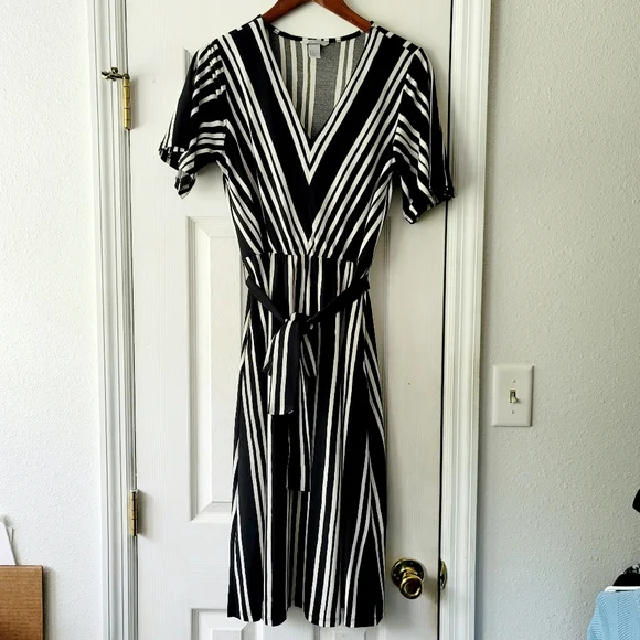 black & white striped dress h&m Haute Mess Scooped Hem Casual Dress in Black and White Striped  Fabulous  Knits